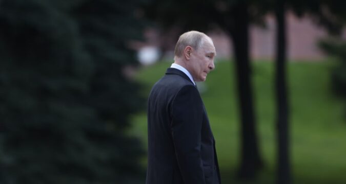 Путін урізав бюджет після падіння нафтових доходів