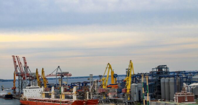 Українські морпорти обробили 40 млн тонн вантажів з початку року