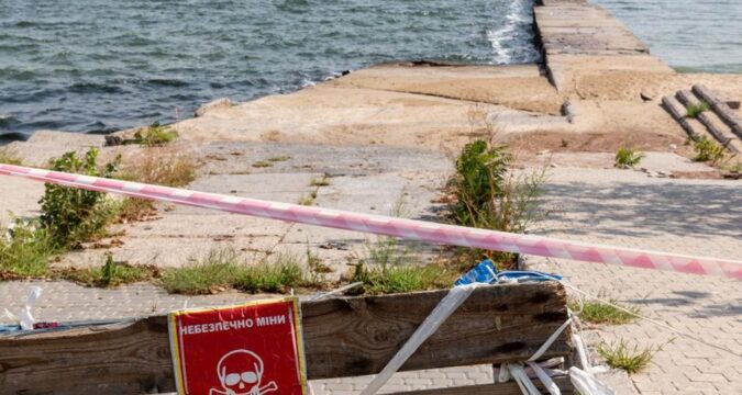 На узбережжі Одещини знищили морську міну