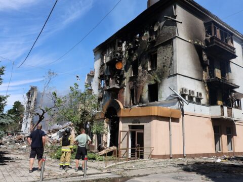 Зруйновано два під'їзди: у Краматорську зросла кількість жертв удару РФ