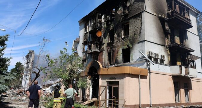 Зруйновано два під'їзди: у Краматорську зросла кількість жертв удару РФ