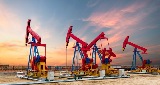 МЕА прогнозує рекордний профіцит нафти