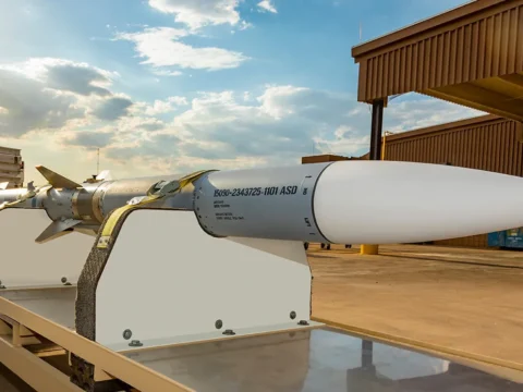 Raytheon виготовить ракети AIM-120 для України