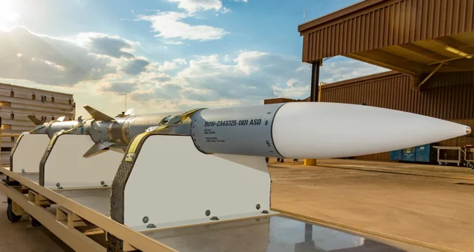 Raytheon виготовить ракети AIM-120 для України