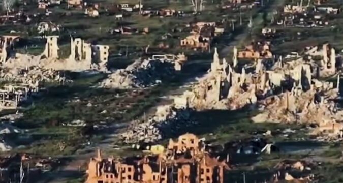 Груда каміння: військові показали, як виглядає Вовчанськ