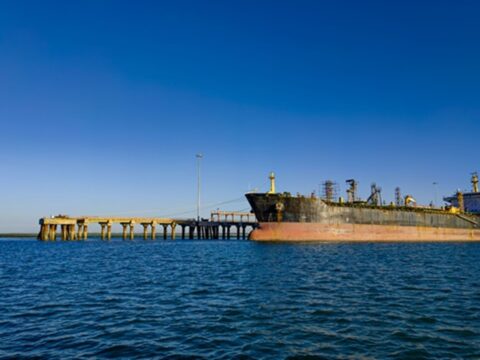 Індійські НПЗ запросили більші знижки на російську нафту - ЗМІ