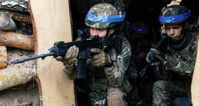 Перші з добровольців, які прийшли за програмою «Контракт 18–24», отримали державні нагороди