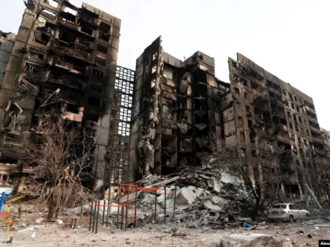 Росіяни показали свої воєнні злочини у власному пропагандистському фільмі про Маріуполь