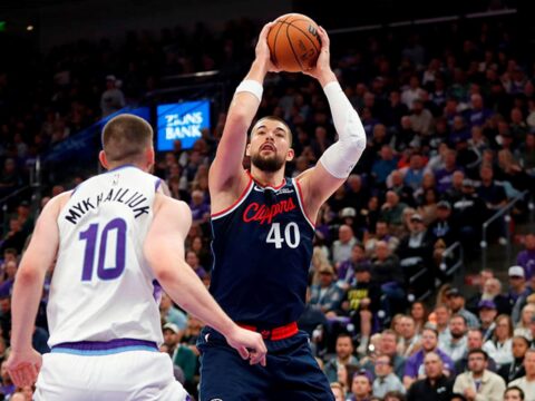 Михайлюк грає класний перший матч за Юту Джаз у новому сезоні