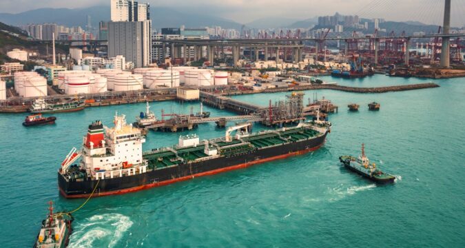 Китай призупинив закупівлі російської нафти після санкцій США - ЗМІ