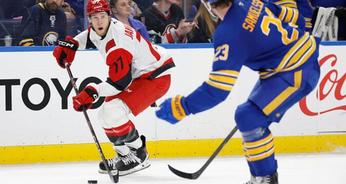 НХЛ: Кароліна сенсаційно поступилася