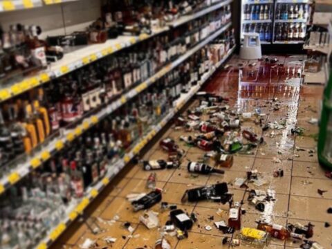 Киянин розгромив алкогольний відділ у магазині