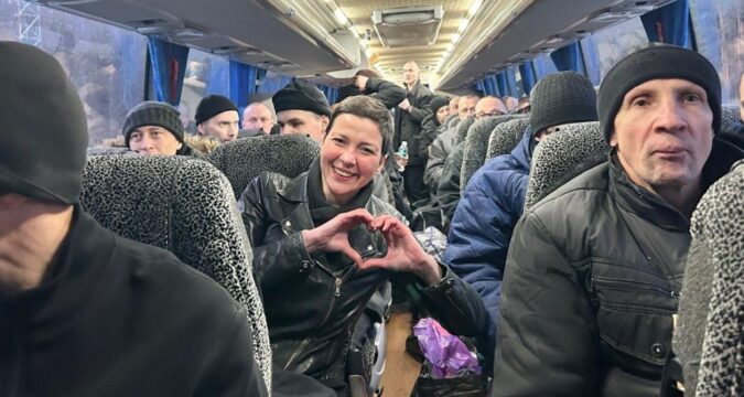 Білорусь передала Україні 114 цивільних громадян