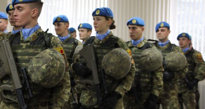 Молдовські військові озброїлися штурмовими гвинтівками AUG