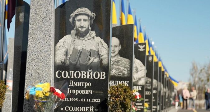 Росія завдала удару по цвинтарю та Алеї героїв у Черкасах