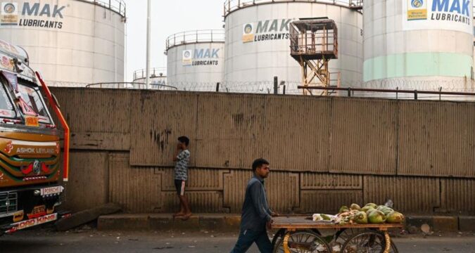 Поставки нафти з РФ в Індію впали до найнижчого рівня за три роки - ЗМІ