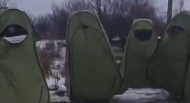 Російська армія намагається сховатися від FPV у “спеціальних” укриттях