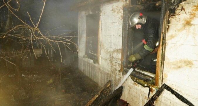 На Житомирщині жінка і двоє дітей загинули під час пожежі