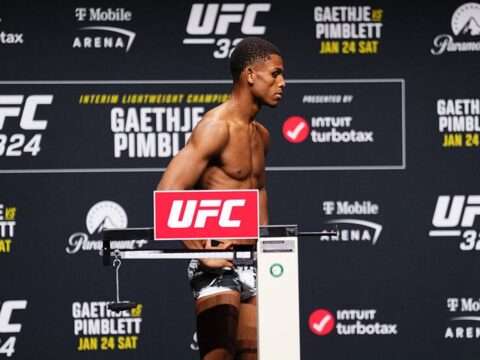 Боєць UFC зійшов із ваг і простерся плазом