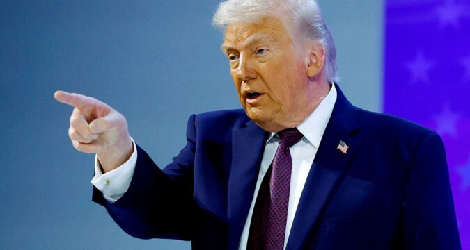 Трамп пригрозив Канаді 100% митом через угоду з Китаєм