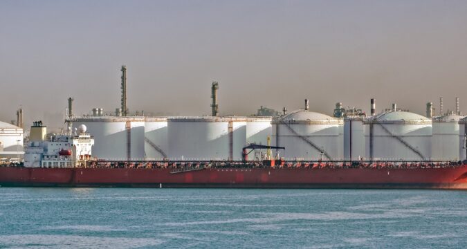 Саудівська нафта ринула до Китаю після рекордних знижок