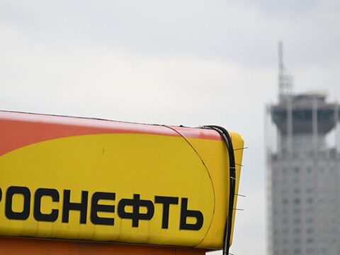 Нафтогазові доходи РФ у лютому скоротяться вдвоє - ЗМІ