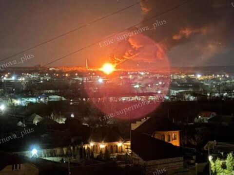 У окупантів палає нафтобаза і підстанція