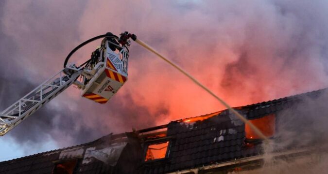 Росіяни вдарили по готелю у центрі Сум