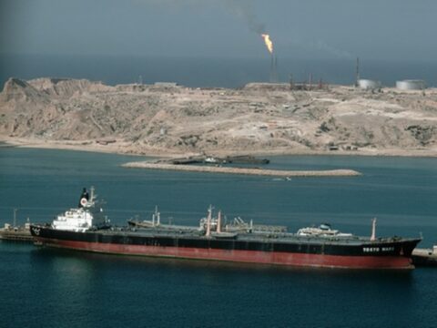 США розглядають зняття санкцій з іранської нафти