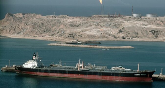 США розглядають зняття санкцій з іранської нафти