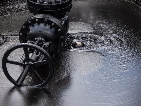 Країни МЕА почали вивільнення аварійних нафтових запасів