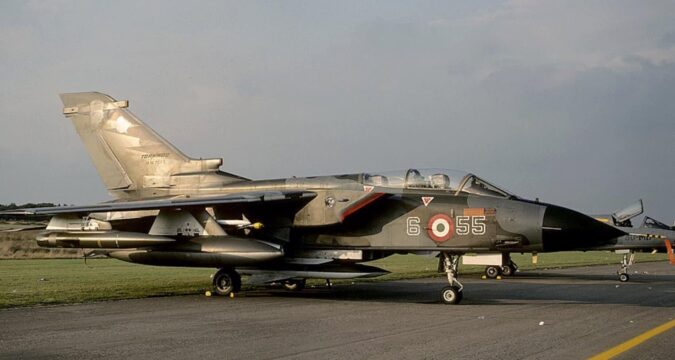 В Італії зі складу армії зникли тисячі авіакомпонентів для бойових літаків