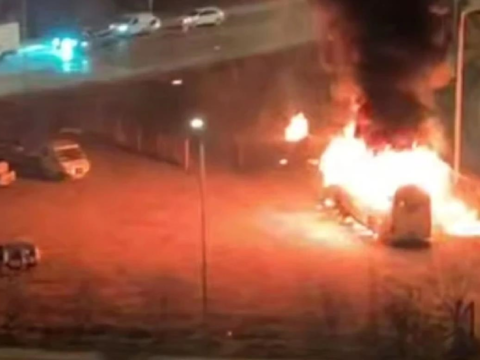 У Львові прогримів вибух: палає автобус