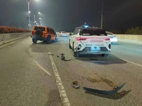 У Китаї сотні безпілотних таксі "замерли" посеред трас