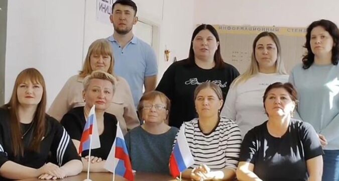 Учителі в РФ записали ролики за мотивами промови Гітлера