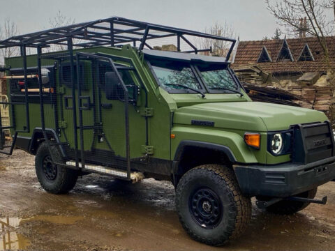 Німеччина передала Нацгвардії 5 броньованих медичних машин MEDIGUARD