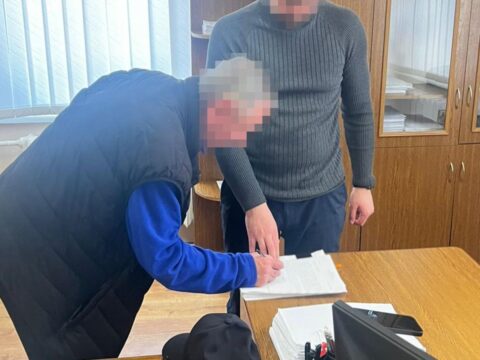 На Львівщині підприємець 23 роки утримував однокласника як "раба"