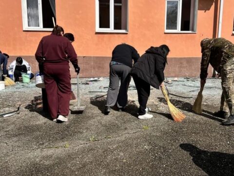 В Туапсе після удару по НПЗ пройшов "нафтовий дощ"