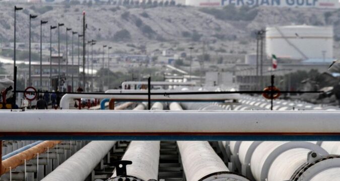 Іран скорочує видобуток нафти, але є нюанс - ЗМІ