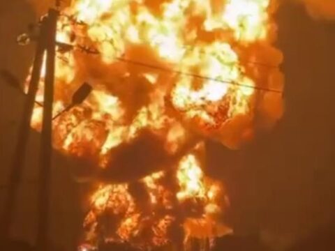 Під Ставрополем ефектно палає нафтобаза