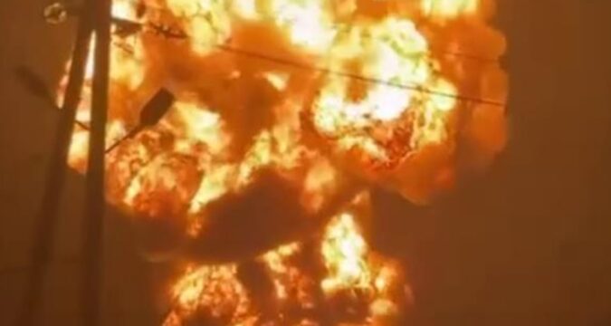 Під Ставрополем ефектно палає нафтобаза