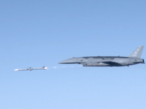 Безпілотний винищувач YFQ-44A Fury вперше виконав пуск ракети AIM-120