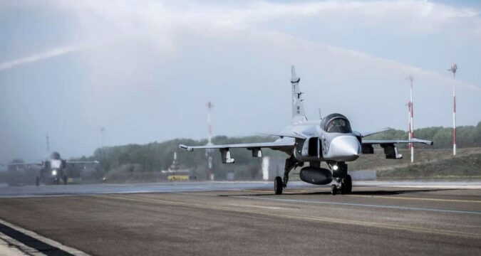 Велика Британія виділить €300 млн на винищувачі Gripen для України