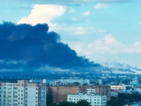 Дрони атакували Сизрань в РФ: палає НПЗ