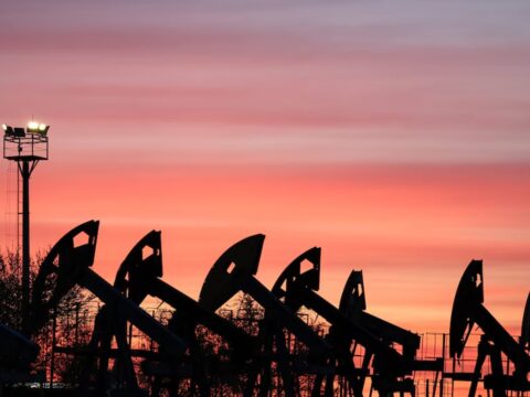 Нафта трохи подешевшала, але Brent за тиждень додала понад 7%