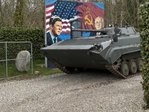 Данський музей передав Силам оборони України станцію розвідки СНАР-10 та БМП-1