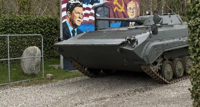 Данський музей передав Силам оборони України станцію розвідки СНАР-10 та БМП-1