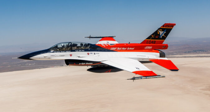 У США літак X-62 VISTA  керований ШІ здійснив 27 автономних перехоплень