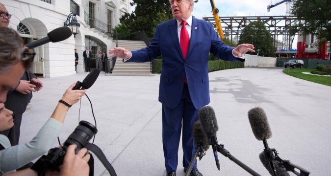 Трамп заявив, що був би радий бачити Путіна на G20